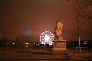 Jarden de Tuileries Louvre Müzesinin önünden başlıyor.