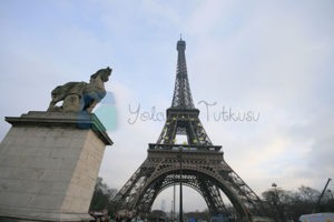Eifflel Kulesi Paris'in simgesi