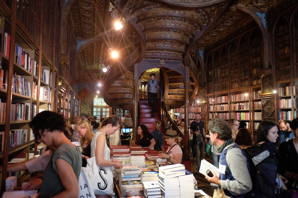 Lello kitapçısı Porto için bir simge gibi