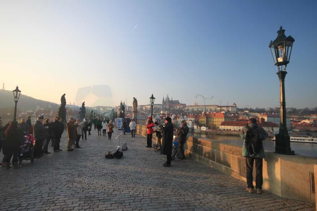 Karluv Most Prag ın en önemli köprüsü ve simgesi