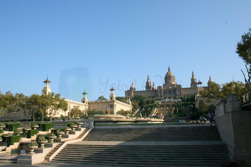 Plaça Espanya Barselona nın önemli meydanlarından birisi