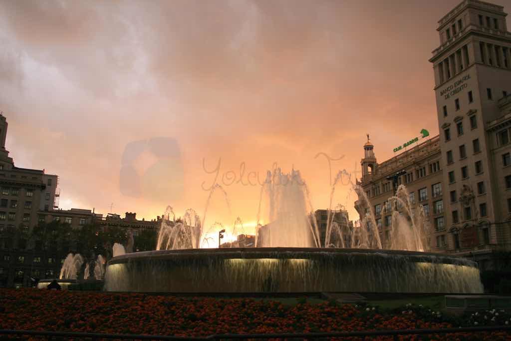 Barselona La Font Magica havuzu ile ünlü