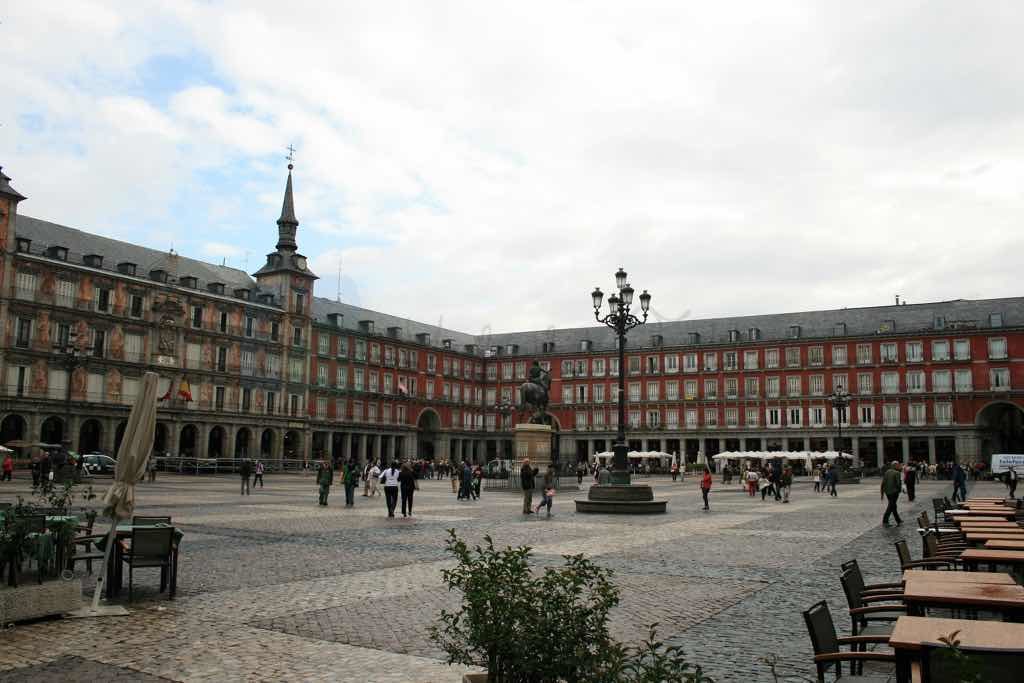 Plaza Mayor en büyük meydanı
