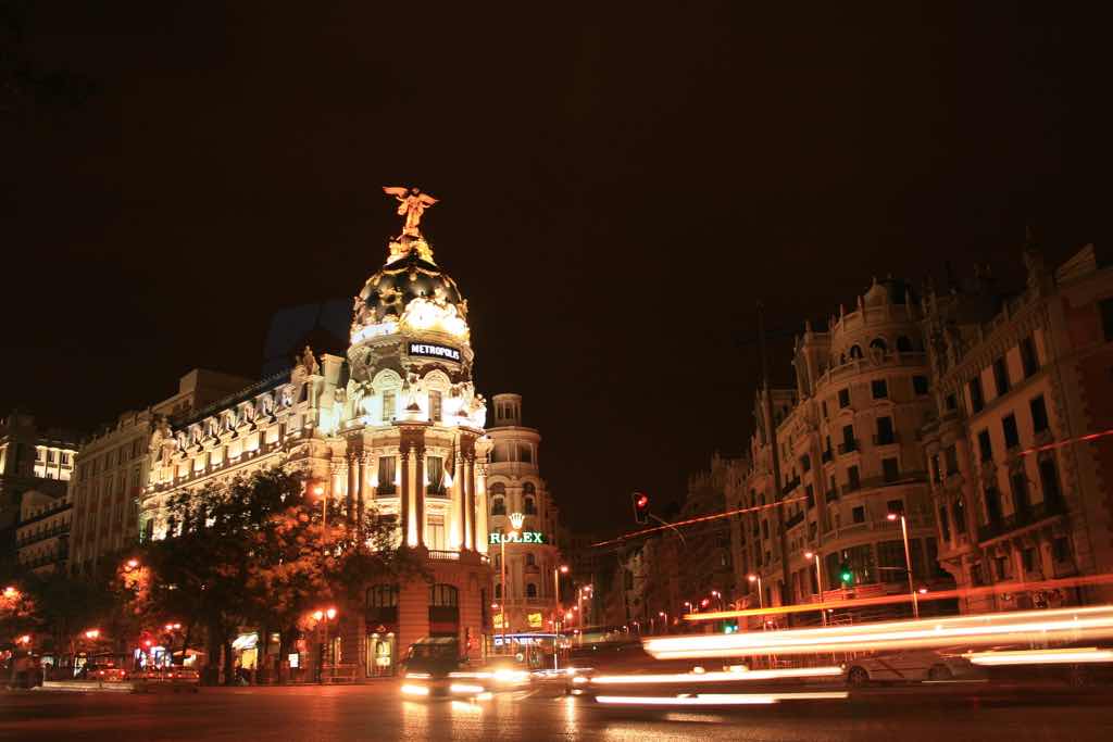 Gran Via en büyük cadde.