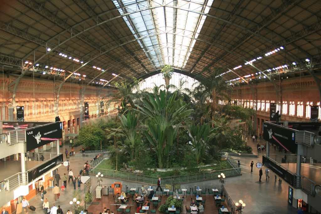 Estacion Atocha mutlaka görülmesi gereken tren istasyonu.