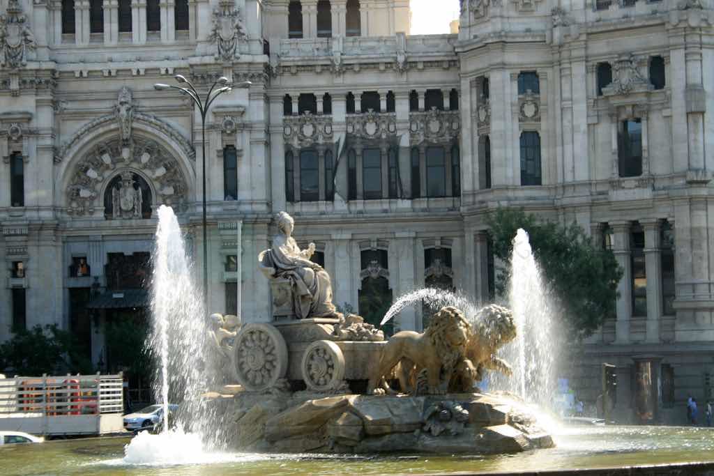 Madrid Plaza de Cibelles önemli bir meydan