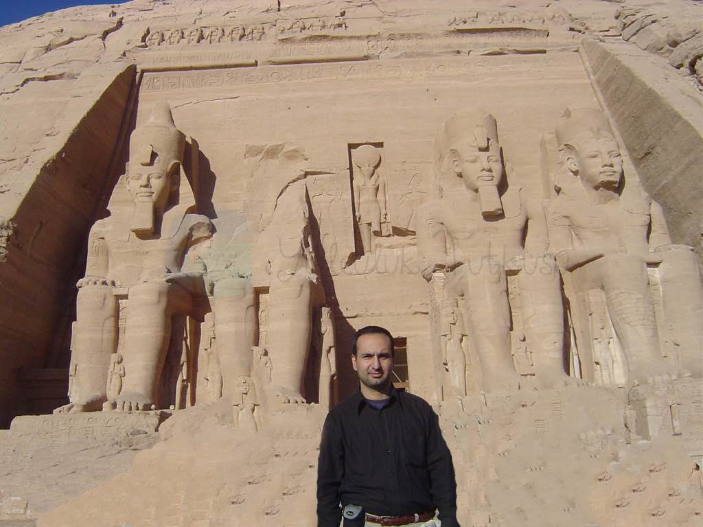 Abu Simbel Tapınağı Aswan'dan günübirlik turla görülebilir.