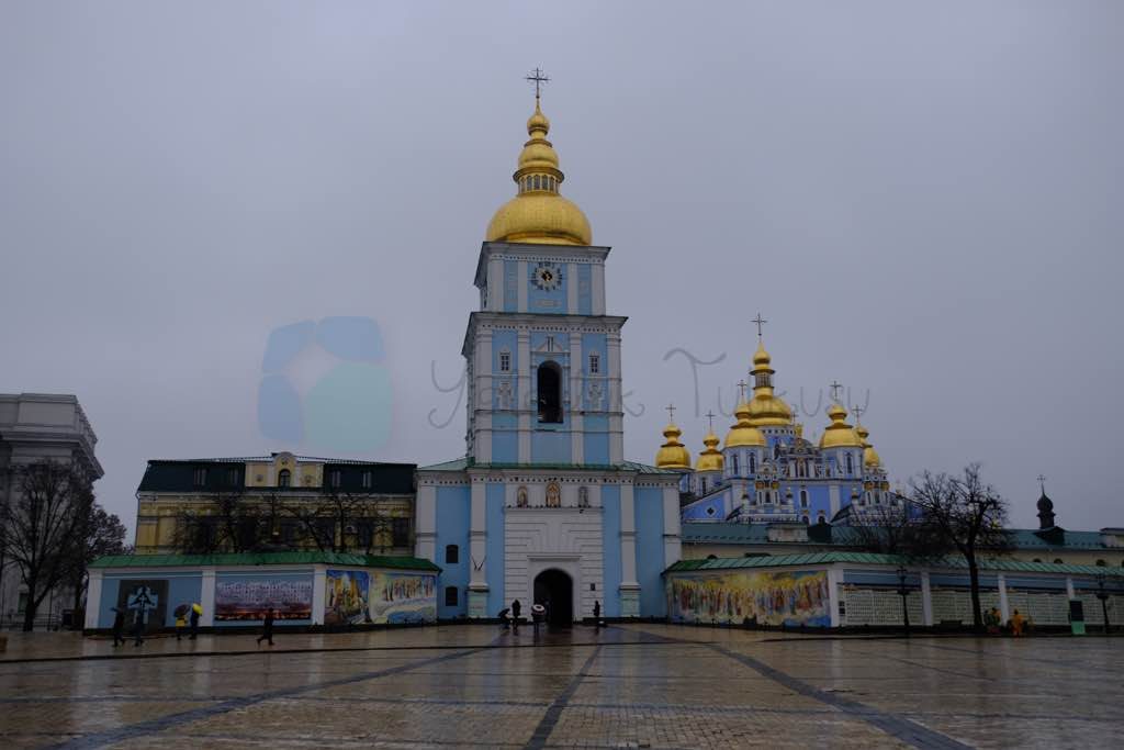 St.Michael Katedrali Kiev için en önemli yapılardan