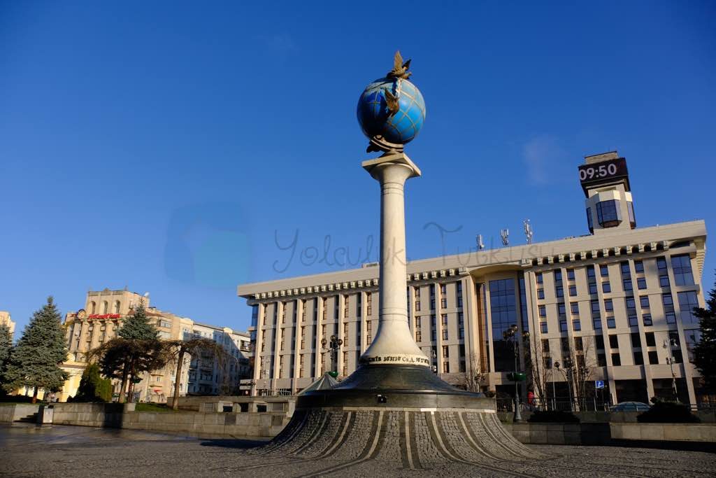 Maidan Nezalezhnosti kiev in ana meydanı