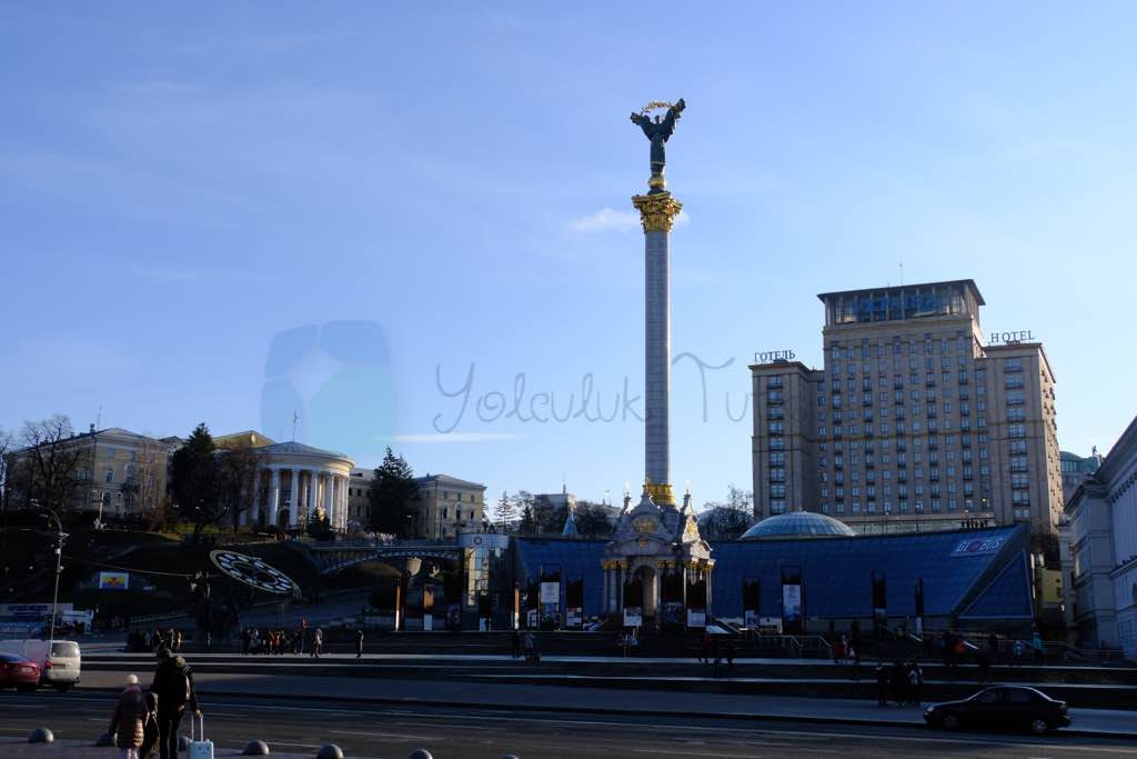 Maidan Nezalezhnosti kiev in ana meydanı