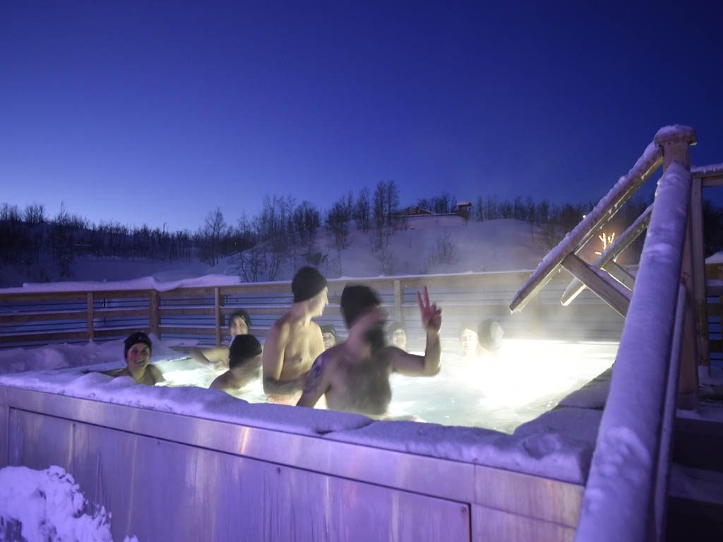 Hot Tube lapland aktivitelerinden birisi