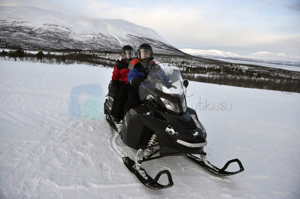 Snowmobile en önemli Lapland aktivitelerinden
