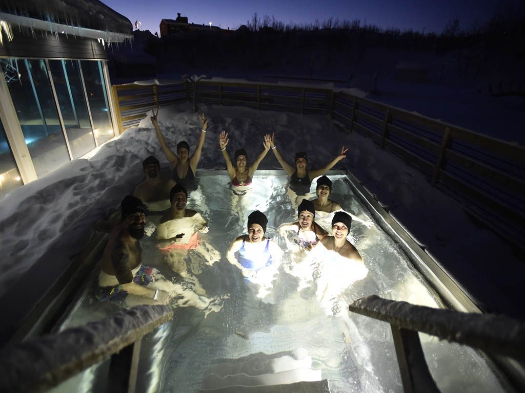 Hot Tube lapland aktivitelerinden birisi