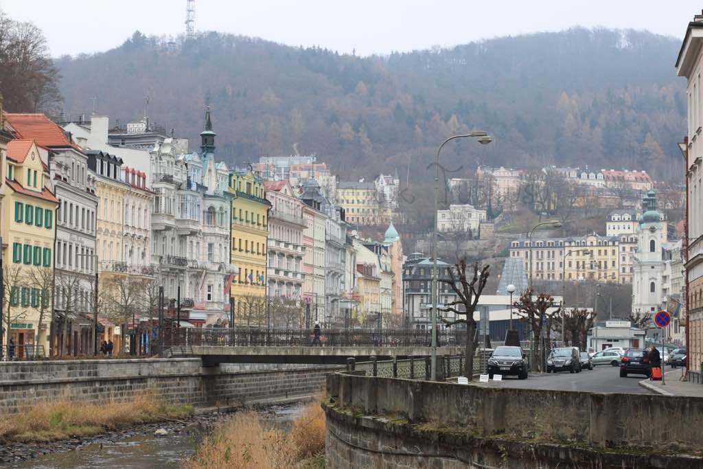 karlovy vary prag'dan günübirlik gidilebilecek bir şehir
