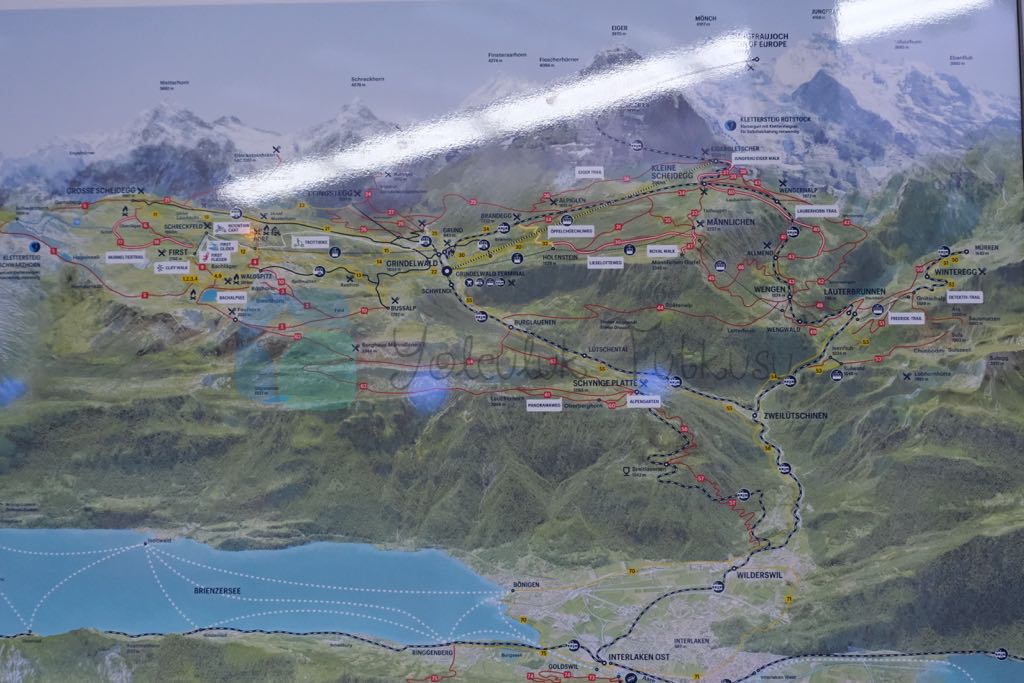 Grindelwald yerleşim yerleri örümcek ağı gibi raylı ulaşımla örülmüş