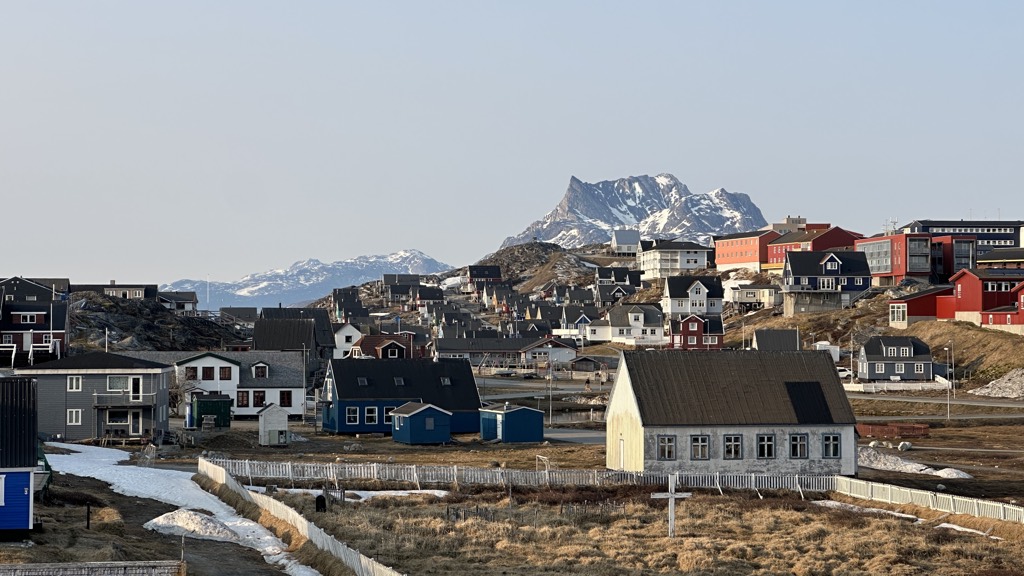 Nuuk şehri – Grönland başkenti Nuuk Grönland Gezi Rehberi – Grönland’ın başkenti Nuuk’tan şehir manzarası